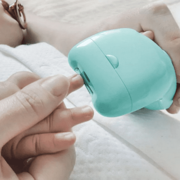 Пример использования машинки для стрижки ногтей Mijia Youpin Children's Electric Manicure